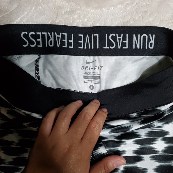 Nike Dri-fit 3/4 leggings - Picture 2 of 3